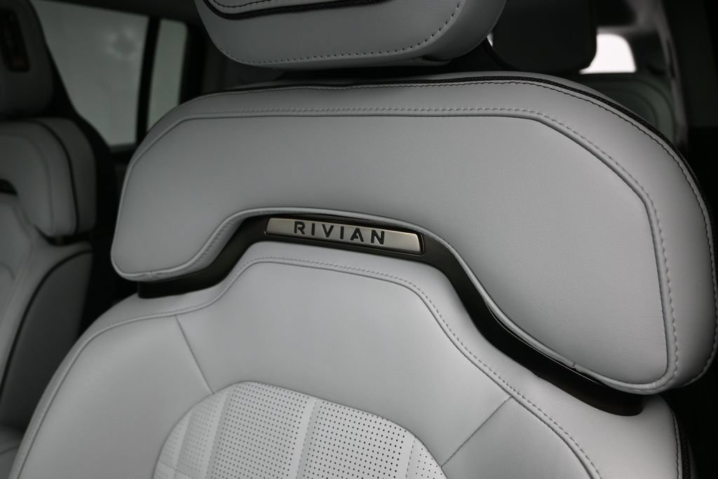 Used 2025 Rivian R1S Premium Dual AWD/4WD image 19