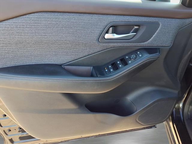 Used 2023 Nissan Rogue SV image 21