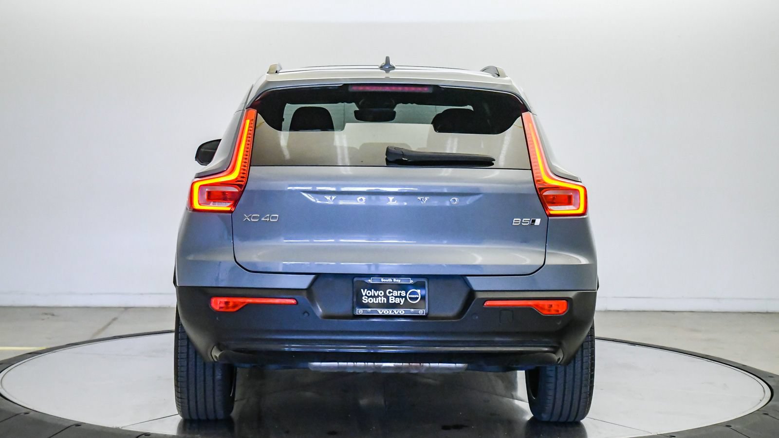 Certified 2023 Volvo XC40 B5 Plus w/ Protection Package Premier AWD/4WD image 3