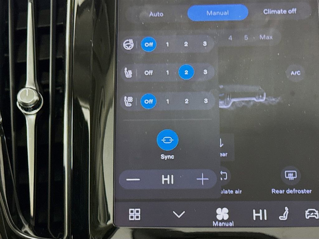 Used 2023 Volvo XC60 B5 Ultimate w/ Climate Package image 21