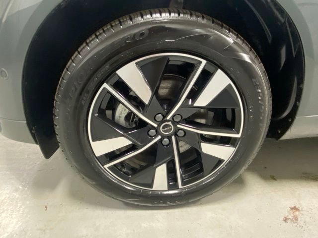 Certified 2026 Volvo XC60 B5 Plus w/ Climate Package AWD/4WD image 5