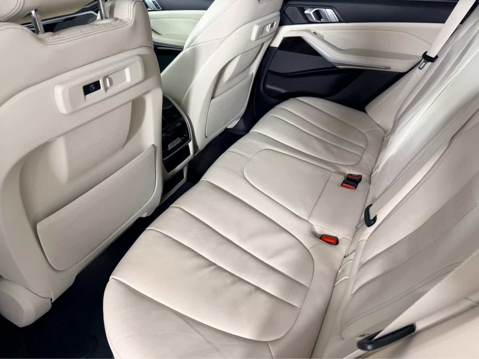 Used 2019 BMW X5 xDrive40i w/ M Sport Package image 16