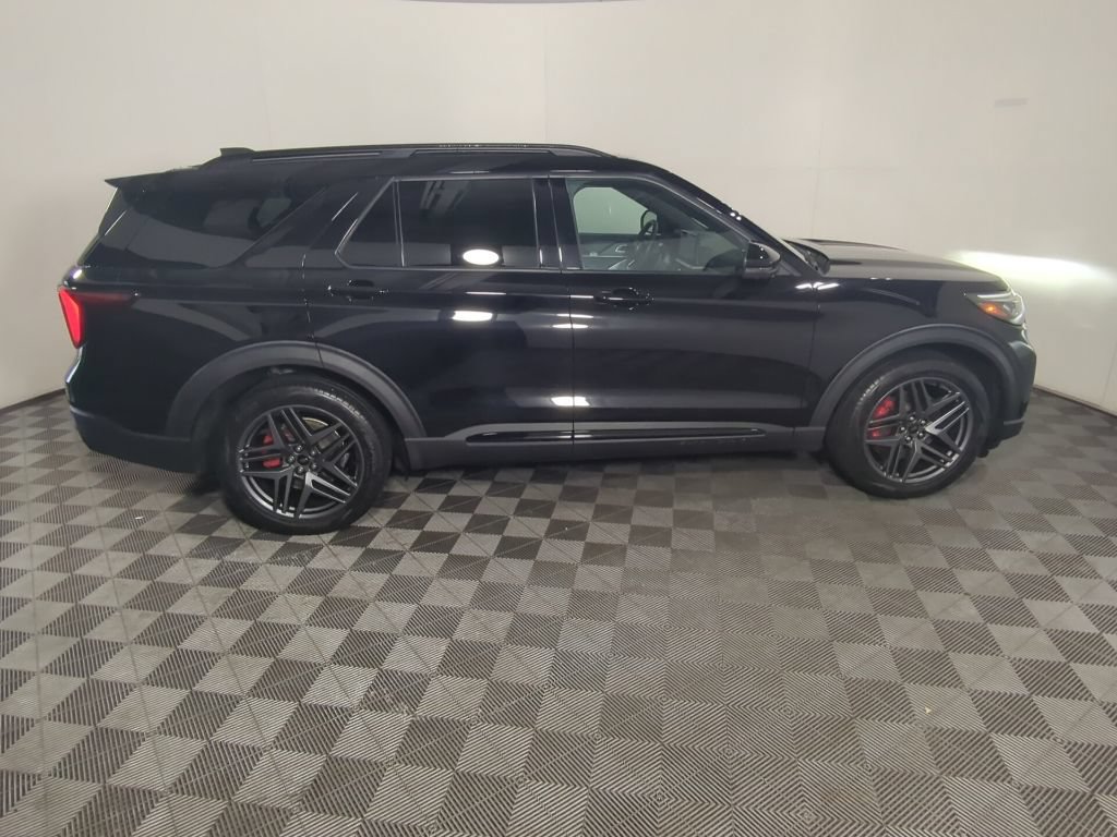 Certified 2025 Ford Explorer ST AWD/4WD image 11