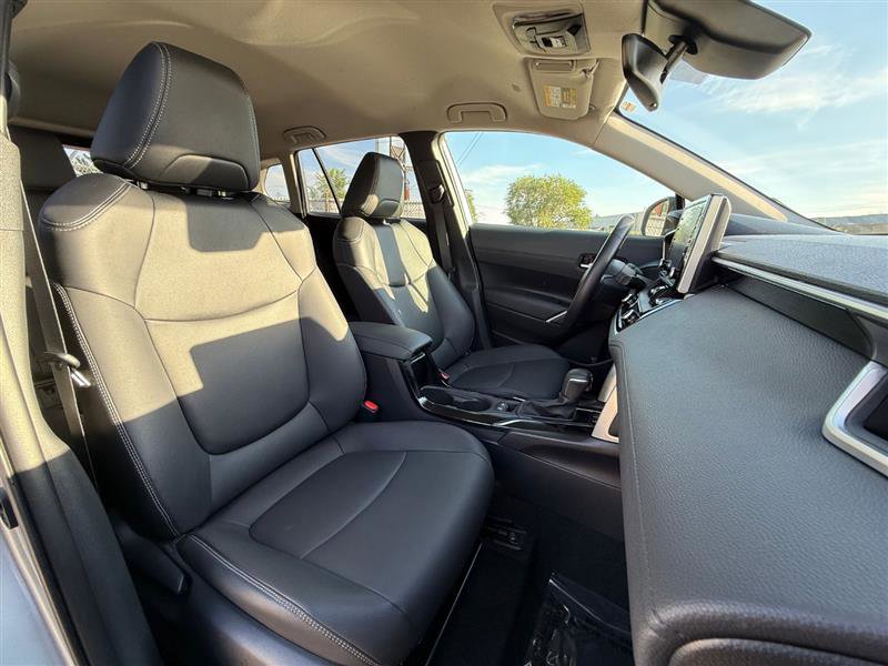 Used 2022 Toyota Corolla Cross XLE image 14