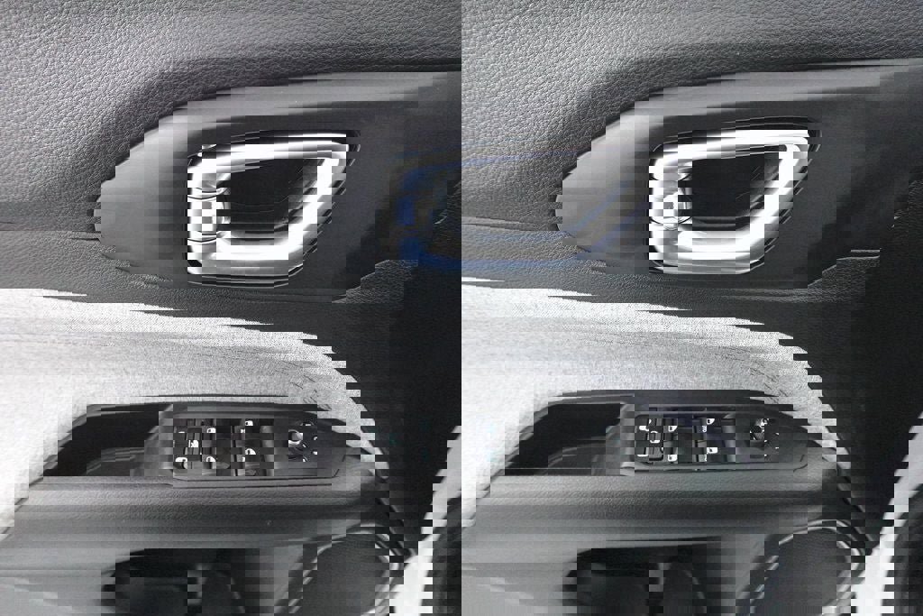 New 2026 Jeep Compass Latitude image 8