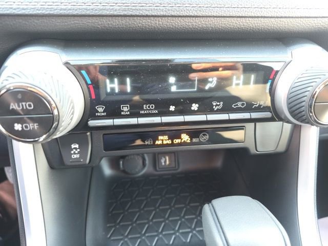 Used 2025 Toyota RAV4 LE image 21