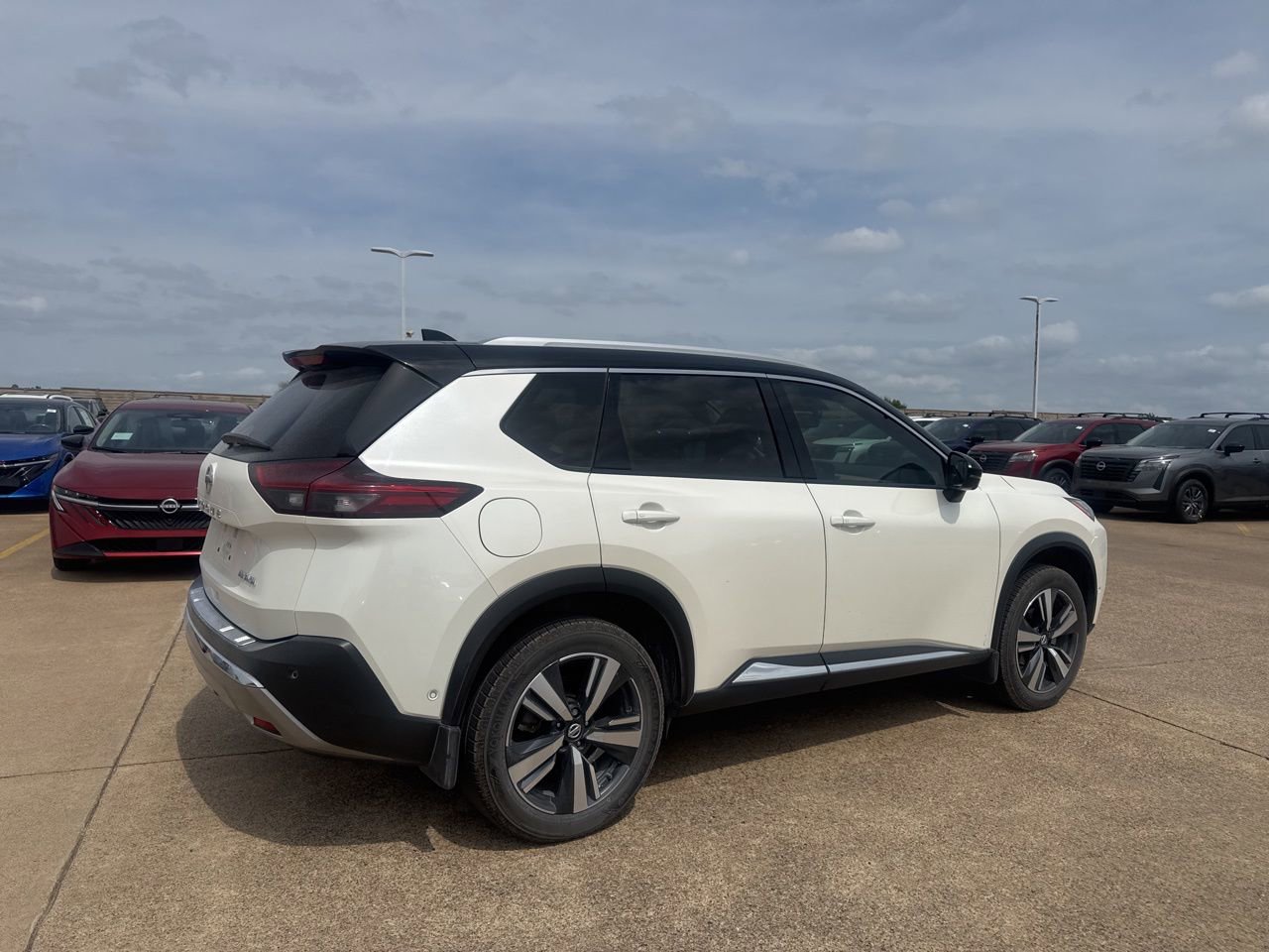 Used 2021 Nissan Rogue Platinum image 19