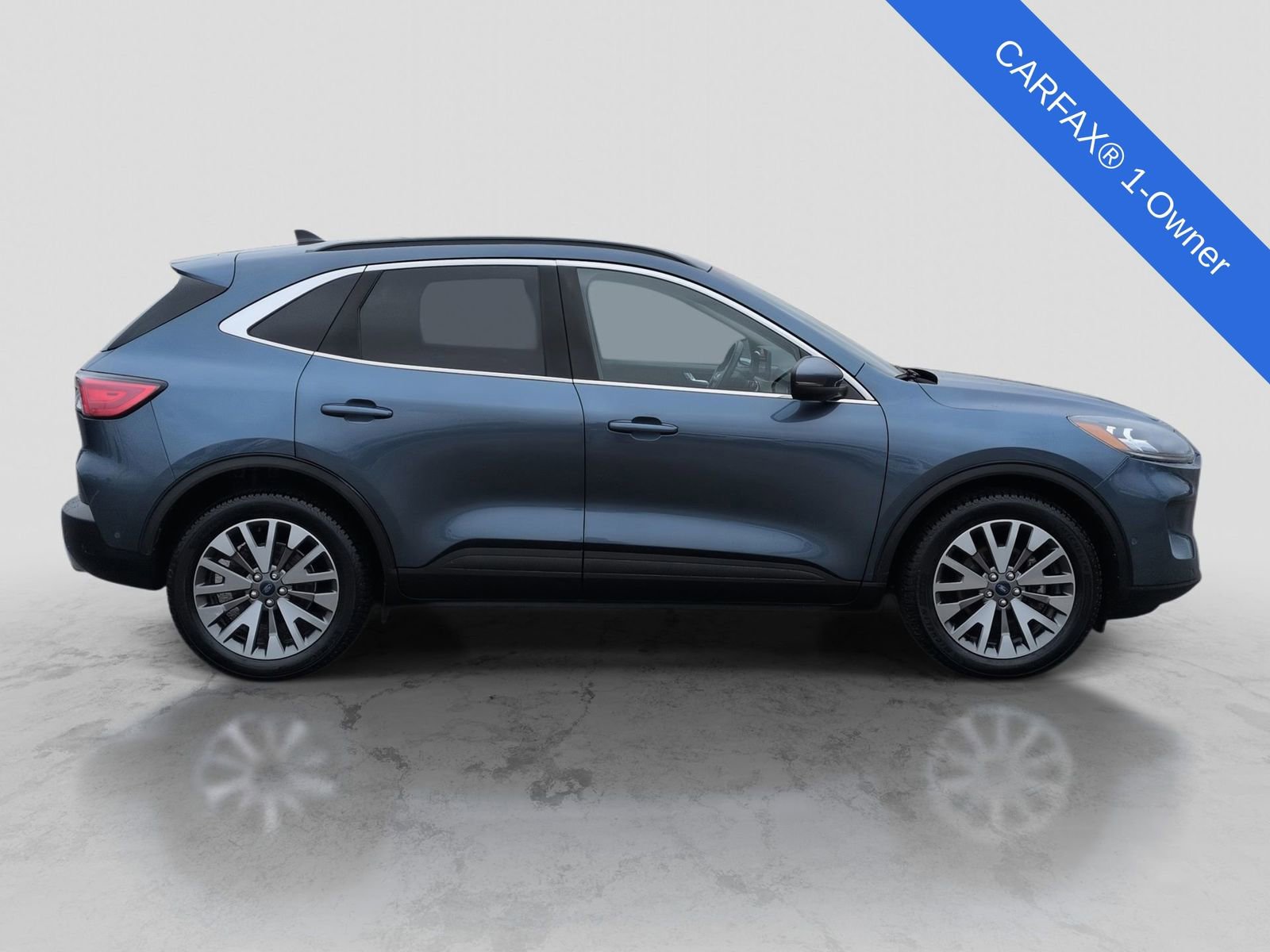 Used 2020 Ford Escape Titanium image 9