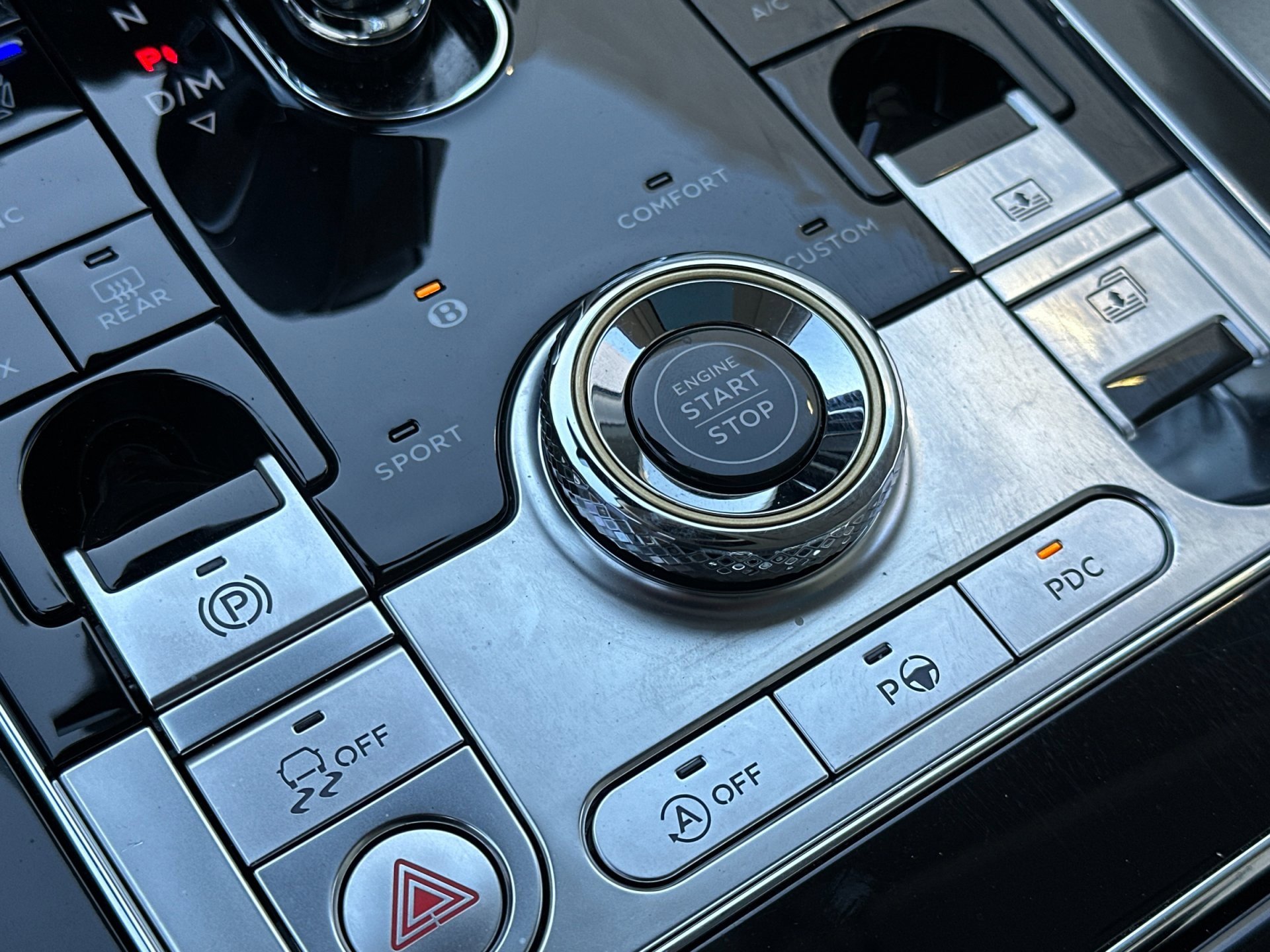 Used 2024 Bentley Flying Spur V8 image 25