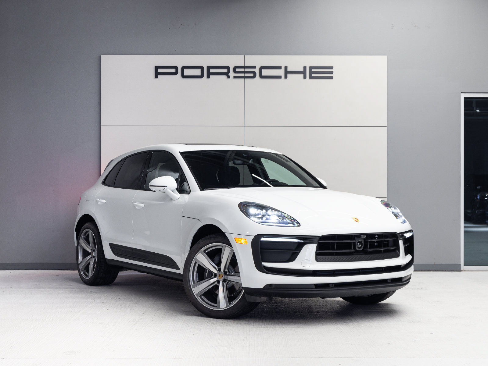 New 2026 Porsche Macan AWD/4WD image 9
