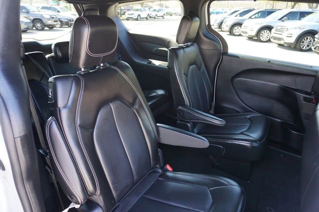 Used 2023 Chrysler Pacifica Touring-L w/ S Appearance Package image 13