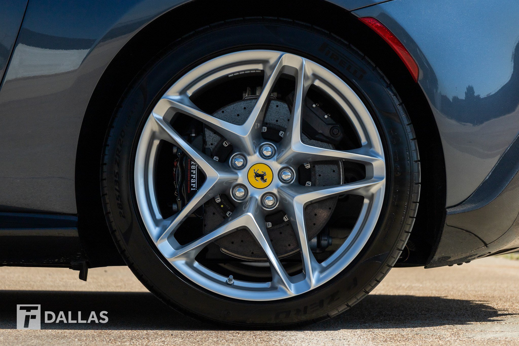 Used 2024 Ferrari Roma Spider RWD image 9