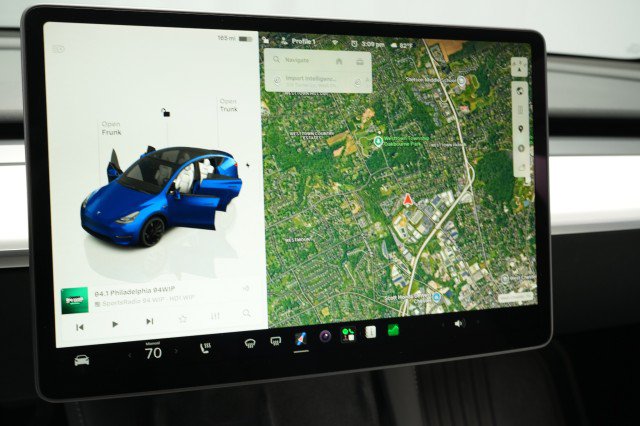 Used 2025 Tesla Model Y Performance AWD/4WD image 32