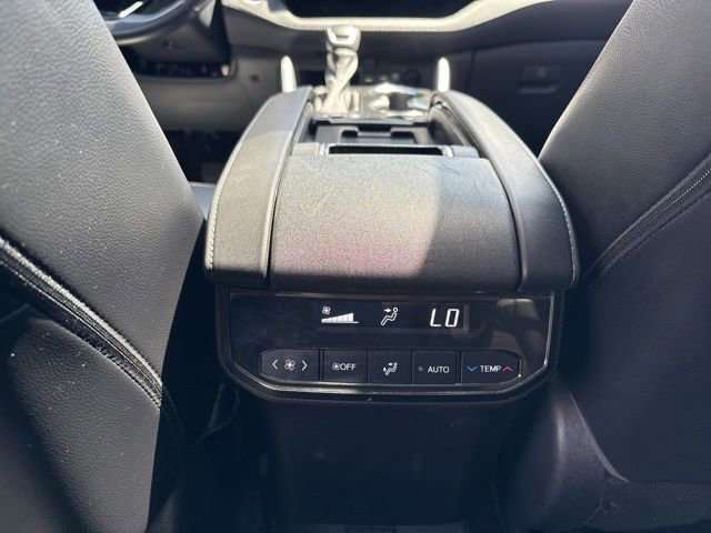 Used 2021 Toyota Highlander XLE AWD/4WD image 27