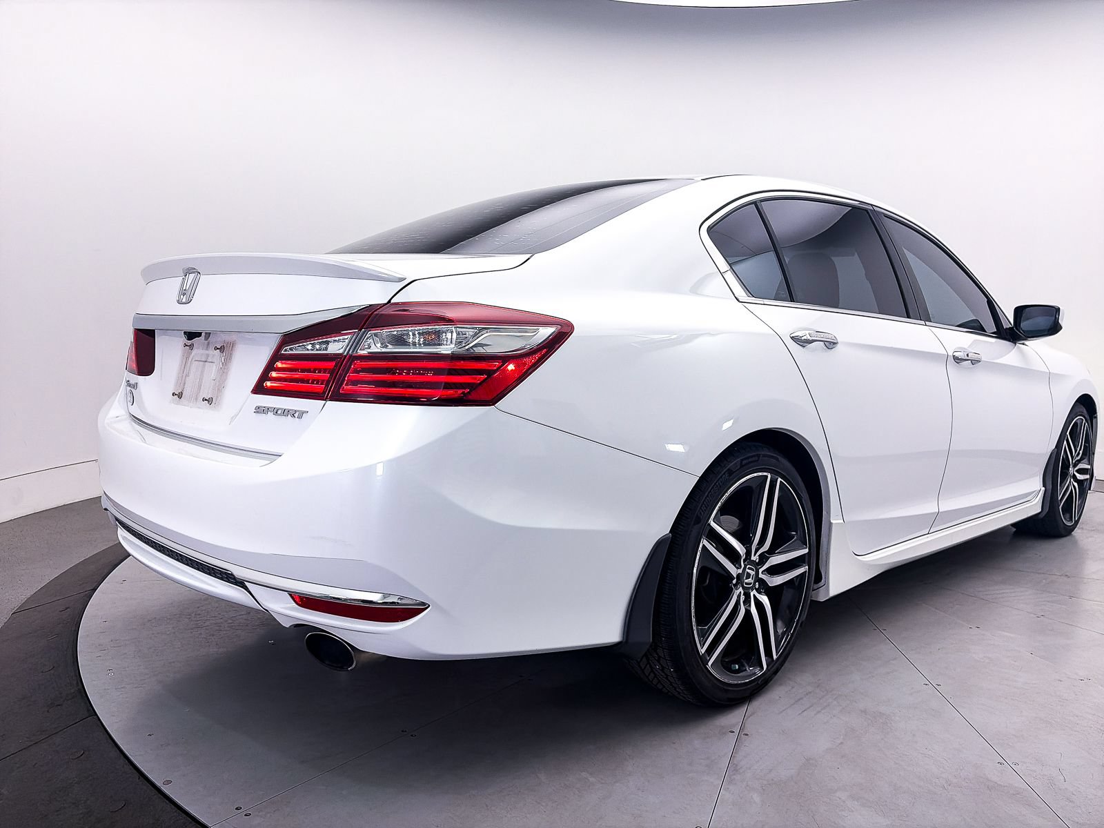 Used 2016 Honda Accord Sport image 10