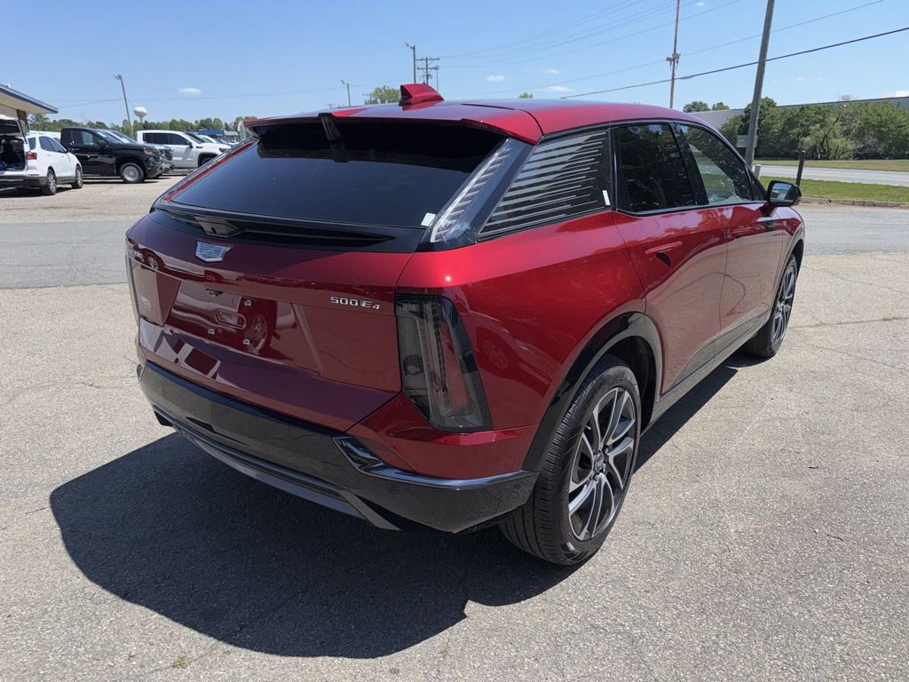 Used 2025 Cadillac Optiq Sport 2 w/ LPO, Floor Liner Package AWD/4WD image 5