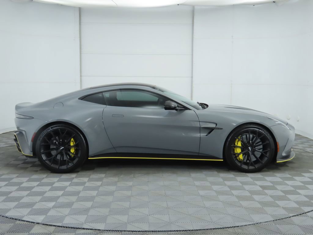 Used 2025 Aston Martin V8 Vantage Coupe image 4