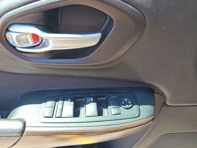 Used 2014 Jeep Cherokee Latitude w/ Comfort/Convenience Group AWD/4WD image 17