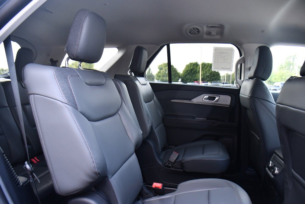 Used 2025 Ford Explorer Active w/ Active Comfort Package image 17