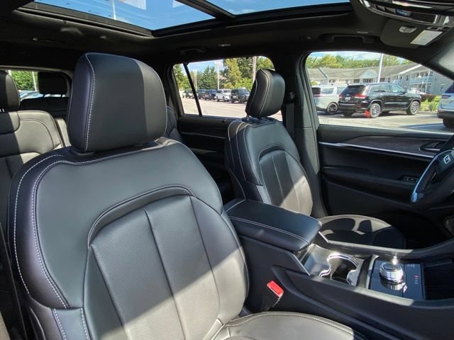 Used 2025 Jeep Grand Cherokee L Limited w/ Luxury Tech Group II AWD/4WD image 22