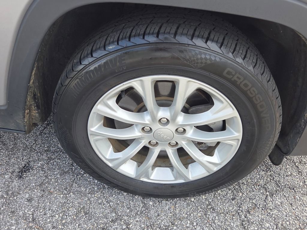 Used 2021 Jeep Cherokee Latitude image 16