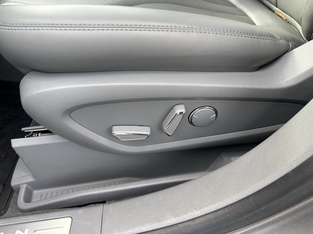 Used 2023 Lincoln Nautilus Reserve w/ Equipment Group 201A image 12