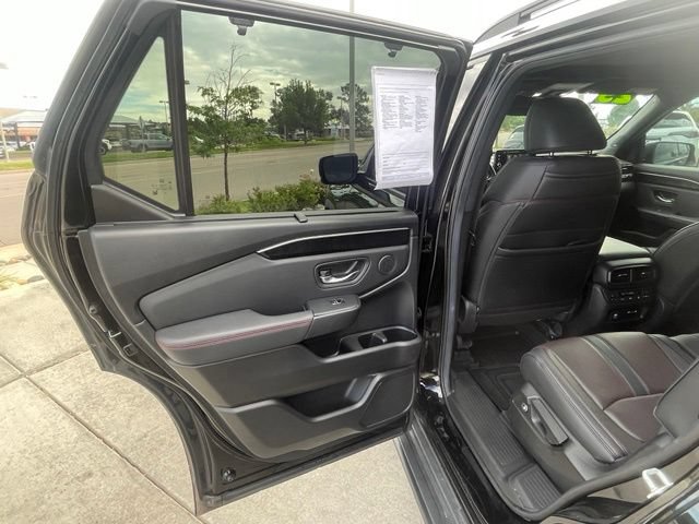 Used 2025 Honda Pilot Black Edition image 26