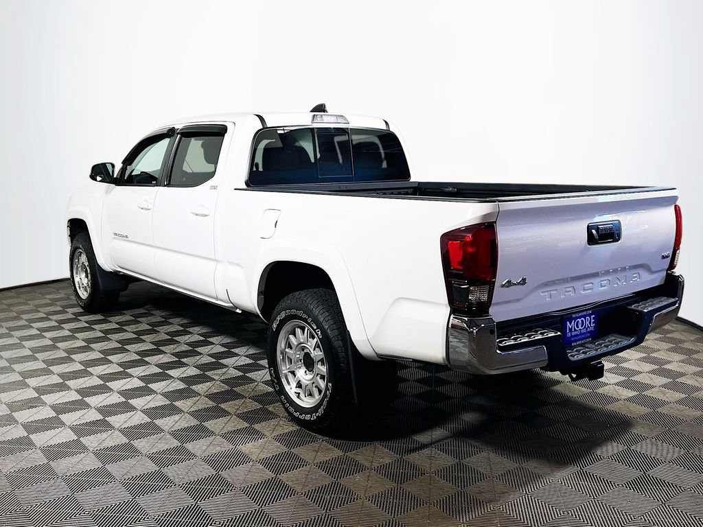 Certified 2022 Toyota Tacoma SR5 AWD/4WD image 5