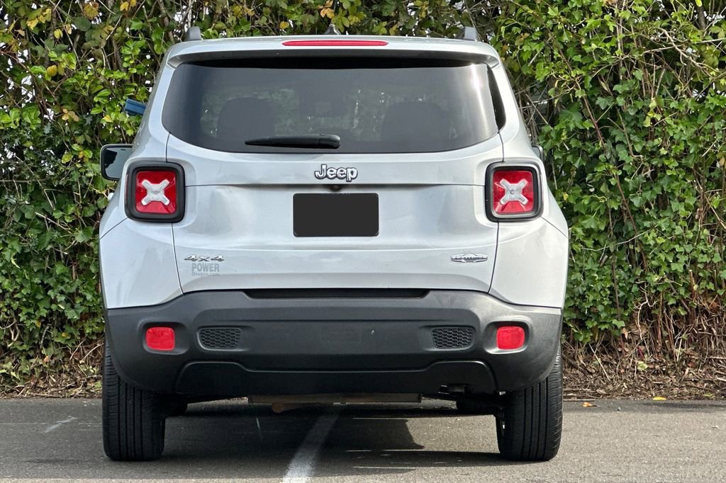 Used 2017 Jeep Renegade Latitude image 4