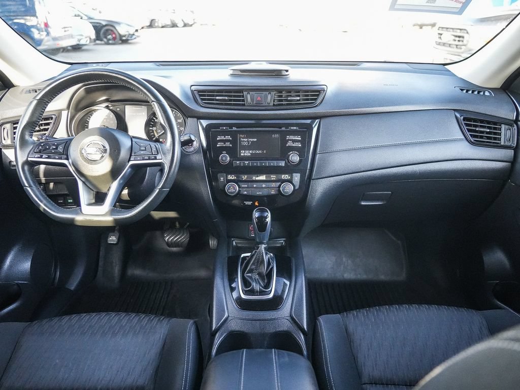 Used 2017 Nissan Rogue SV FWD image 13