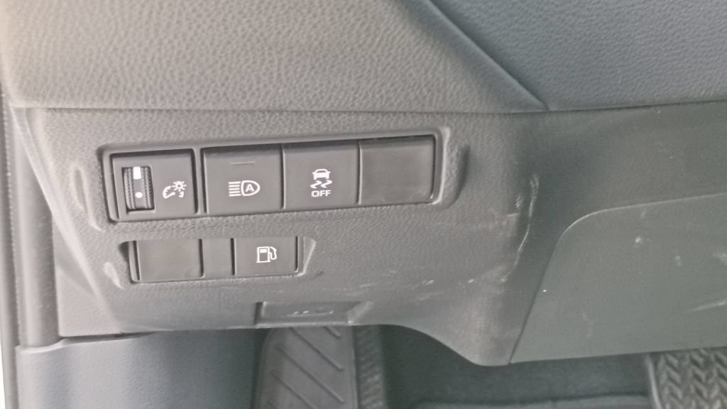 Used 2024 Toyota Corolla Cross AWD Hybrid image 21