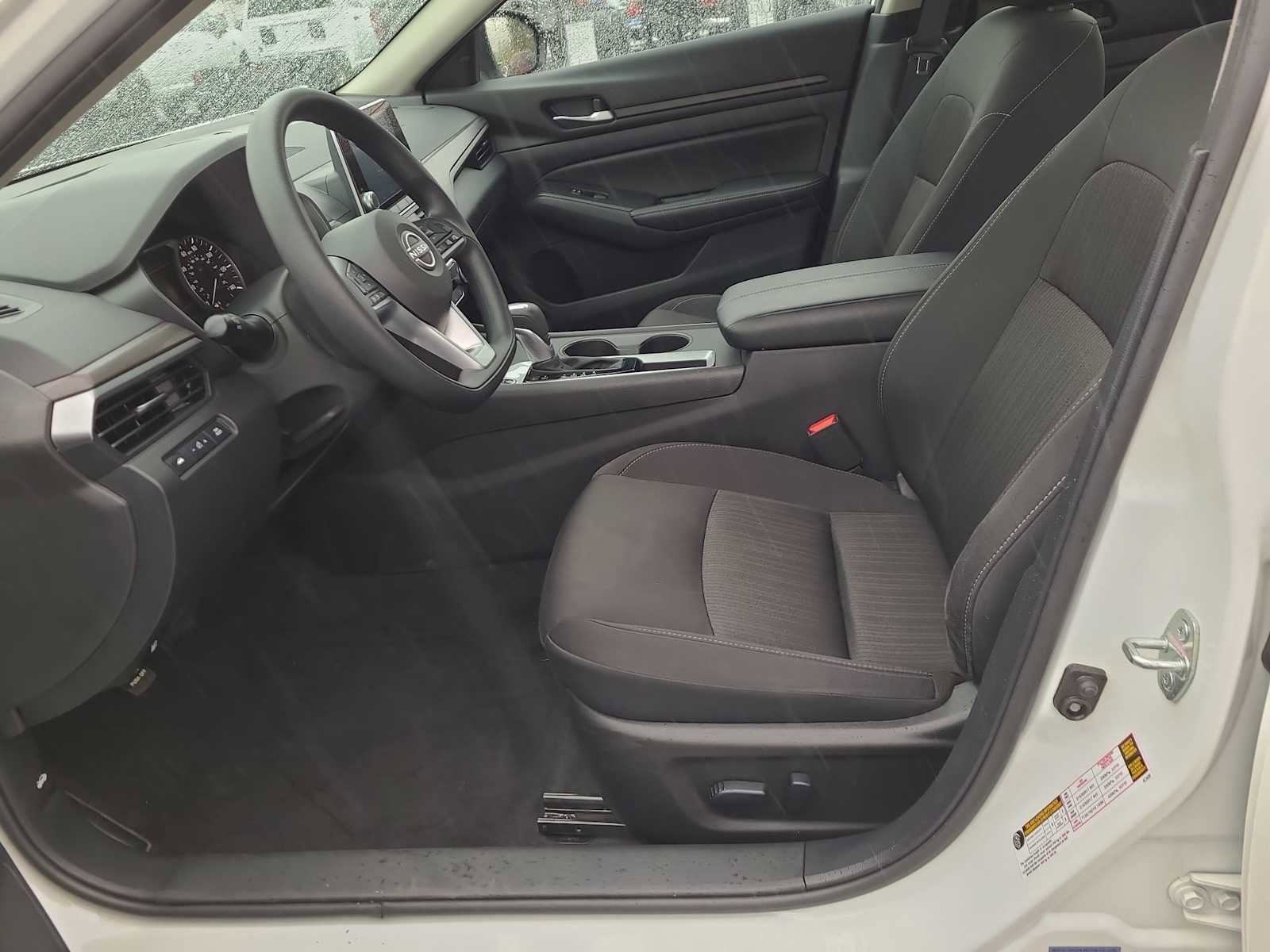 Used 2025 Nissan Altima 2.5 SV FWD image 19
