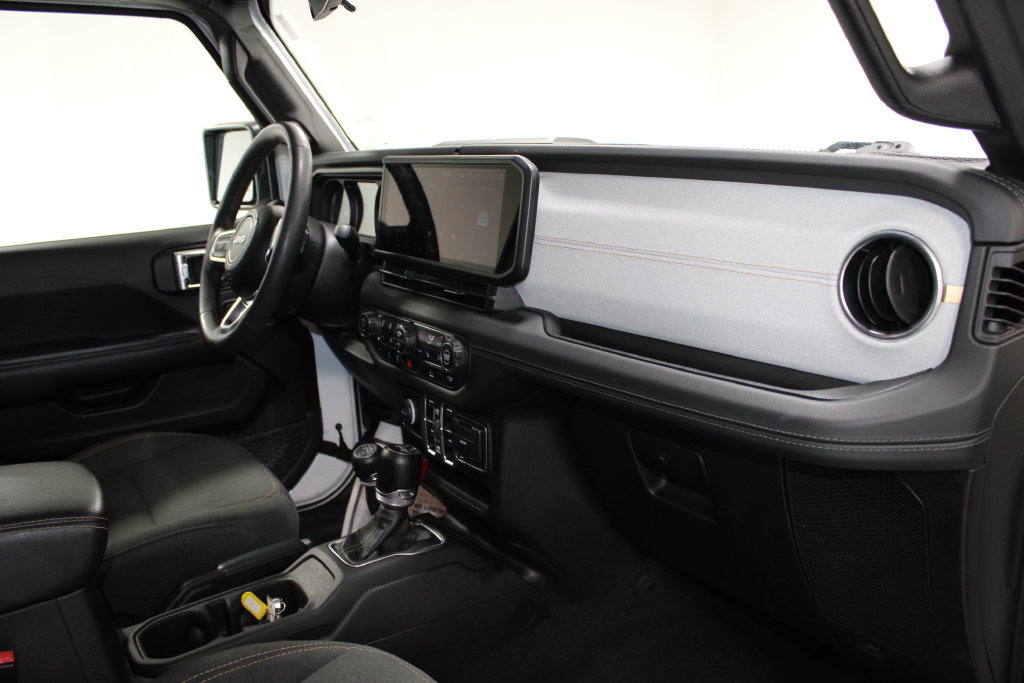Used 2024 Jeep Wrangler Unlimited Sahara AWD/4WD image 24