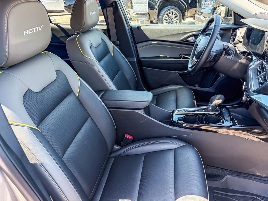 Used 2025 Chevrolet Trax ACTIV w/ Sunroof Package FWD image 37