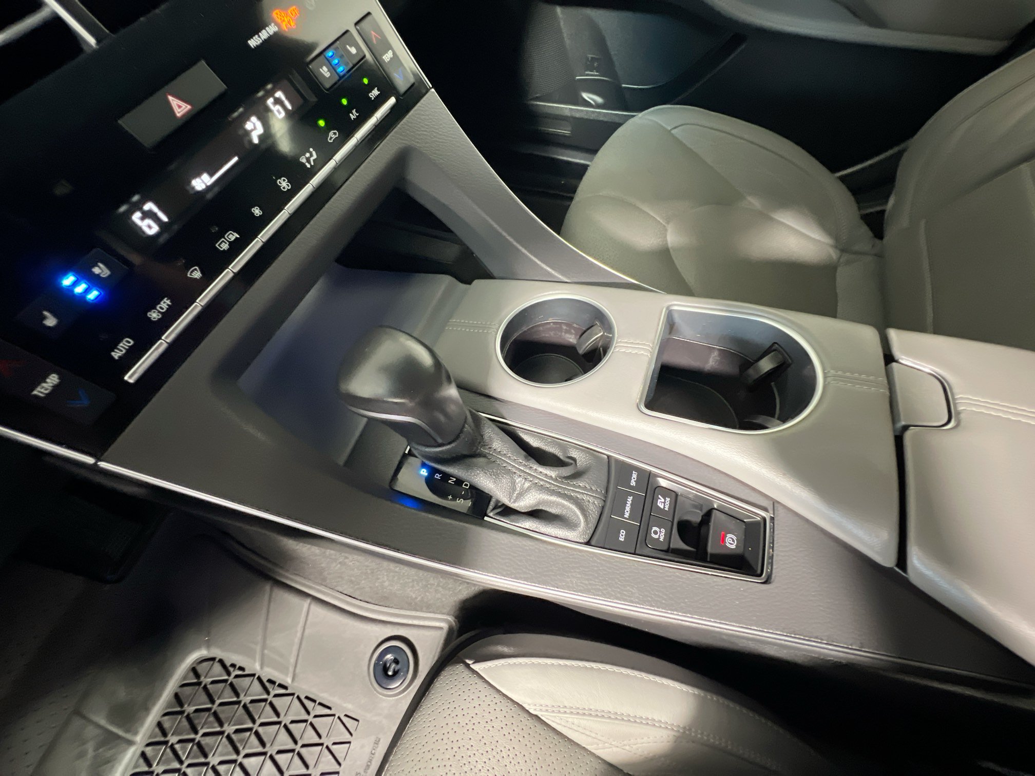 Used 2022 Toyota Avalon Limited w/ Advanced Safety Package FWD image 25