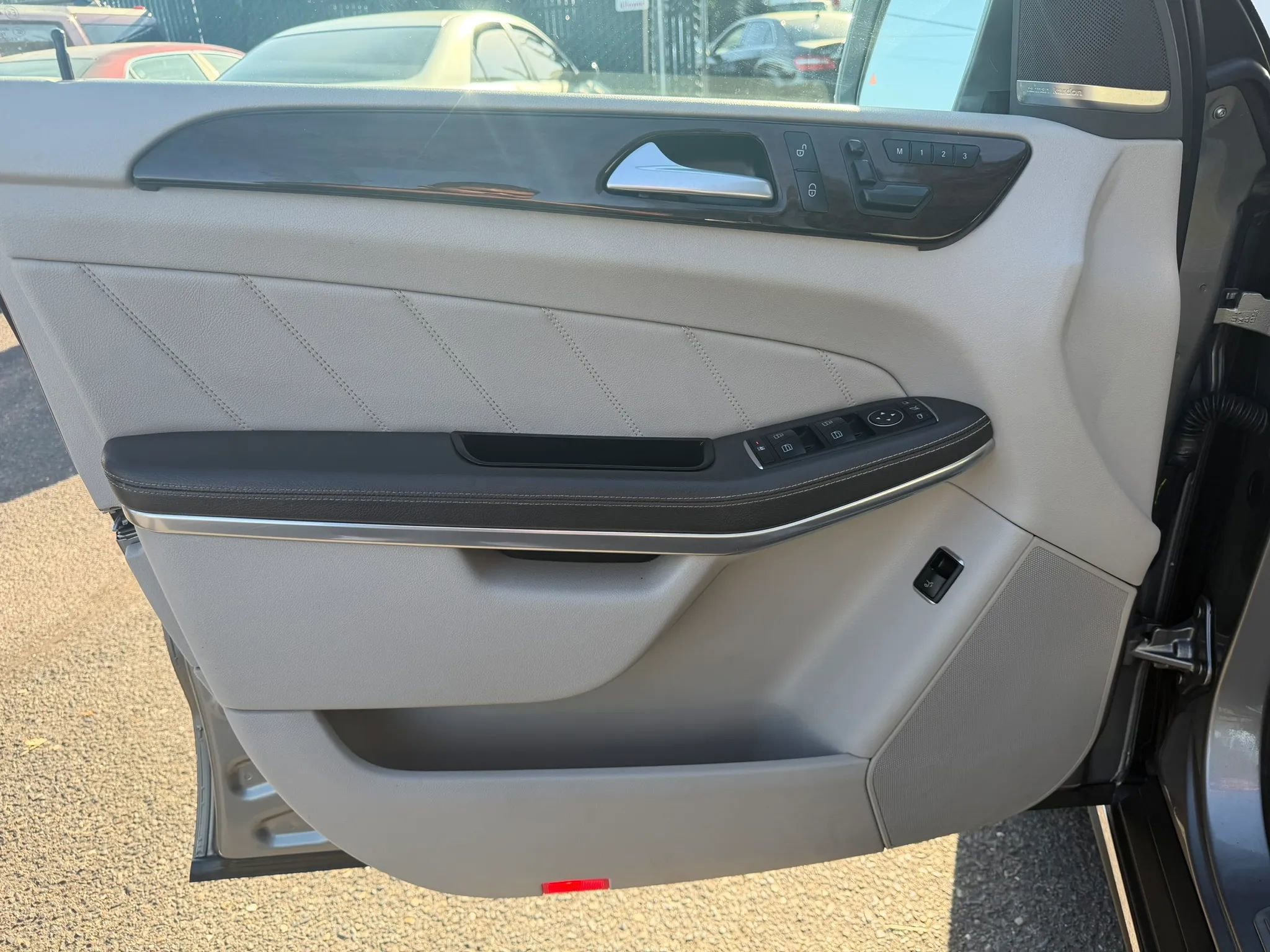Used 2014 Mercedes-Benz GL 350 BlueTEC 4MATIC image 8