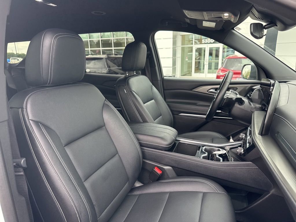 Used 2025 Chevrolet Traverse LT image 21