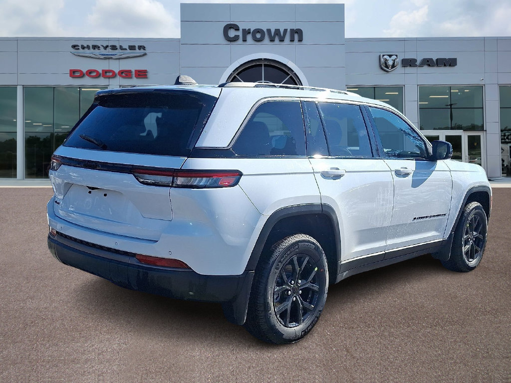 New 2026 Jeep Grand Cherokee Altitude AWD/4WD image 4