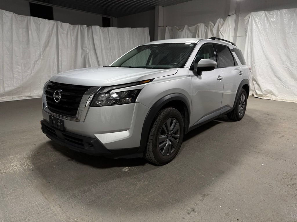 Used 2024 Nissan Pathfinder SV FWD image 3