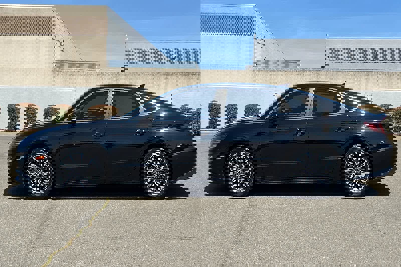 Used 2022 Hyundai Sonata Limited w/ Cargo Package image 9