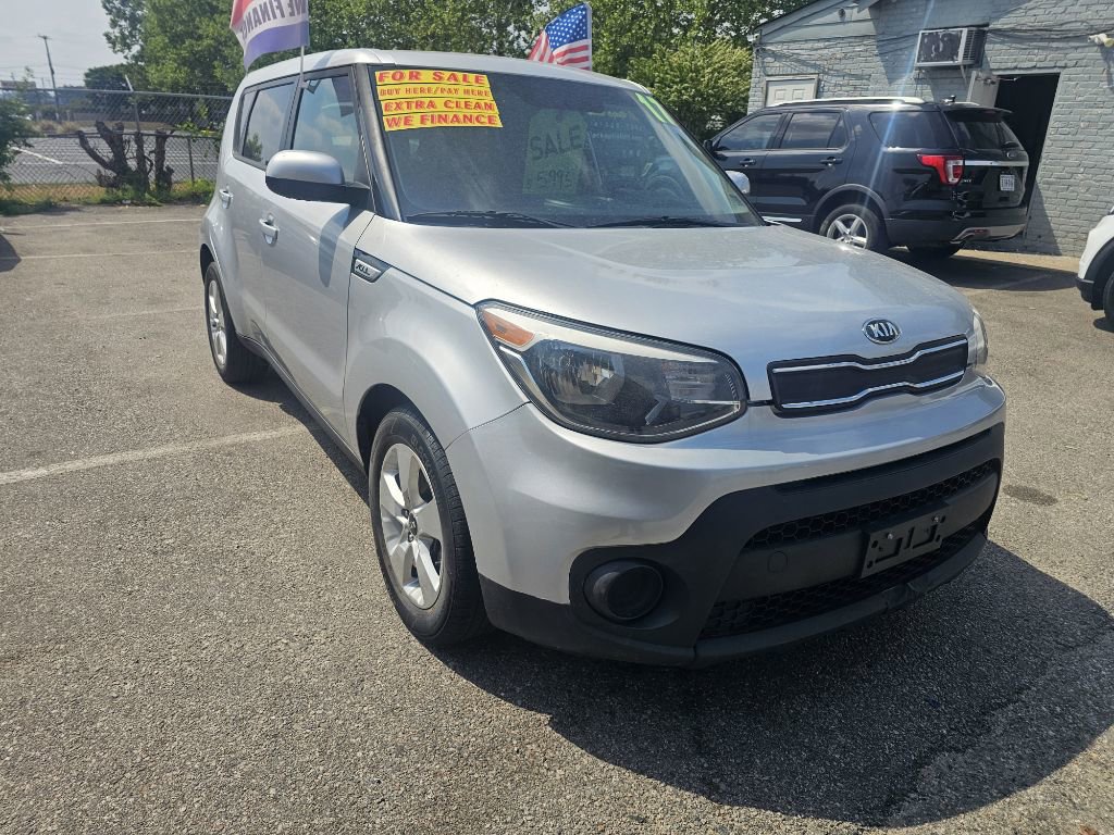 Used 2017 Kia Soul FWD image 2