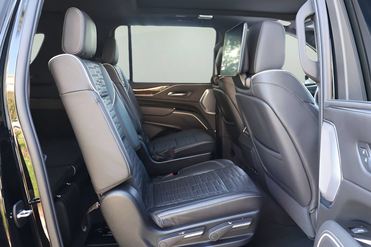 Certified 2024 Cadillac Escalade ESV Sport Platinum w/ LPO, ONYX Package AWD/4WD image 23