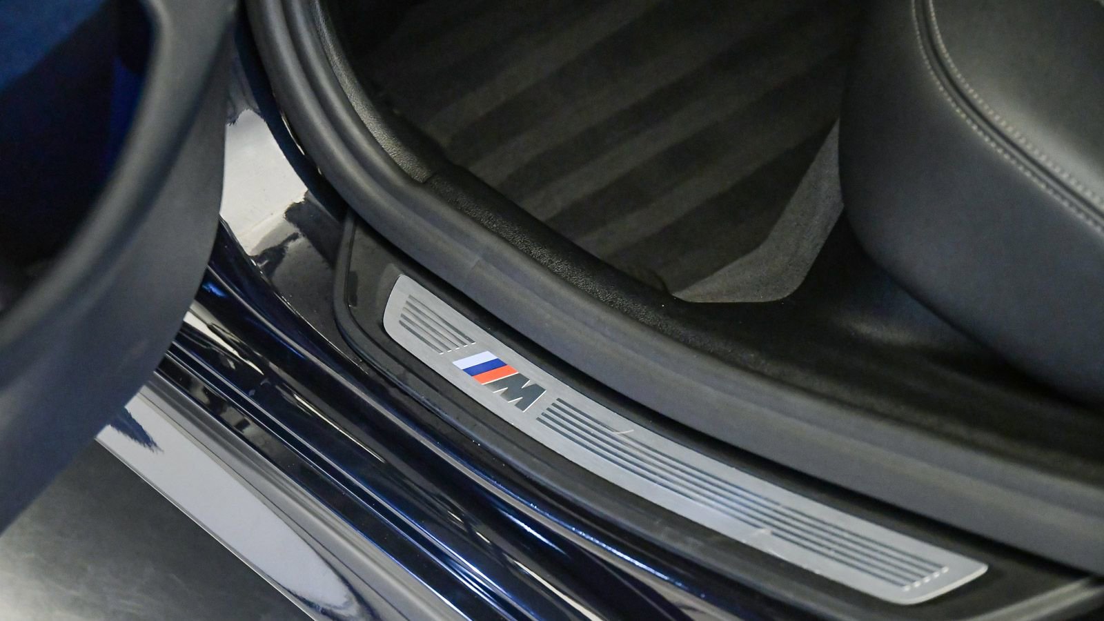 Certified 2023 BMW 530e w/ M Sport Package RWD image 20