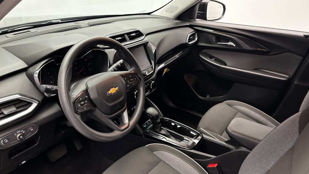 Used 2023 Chevrolet TrailBlazer LT AWD/4WD image 14
