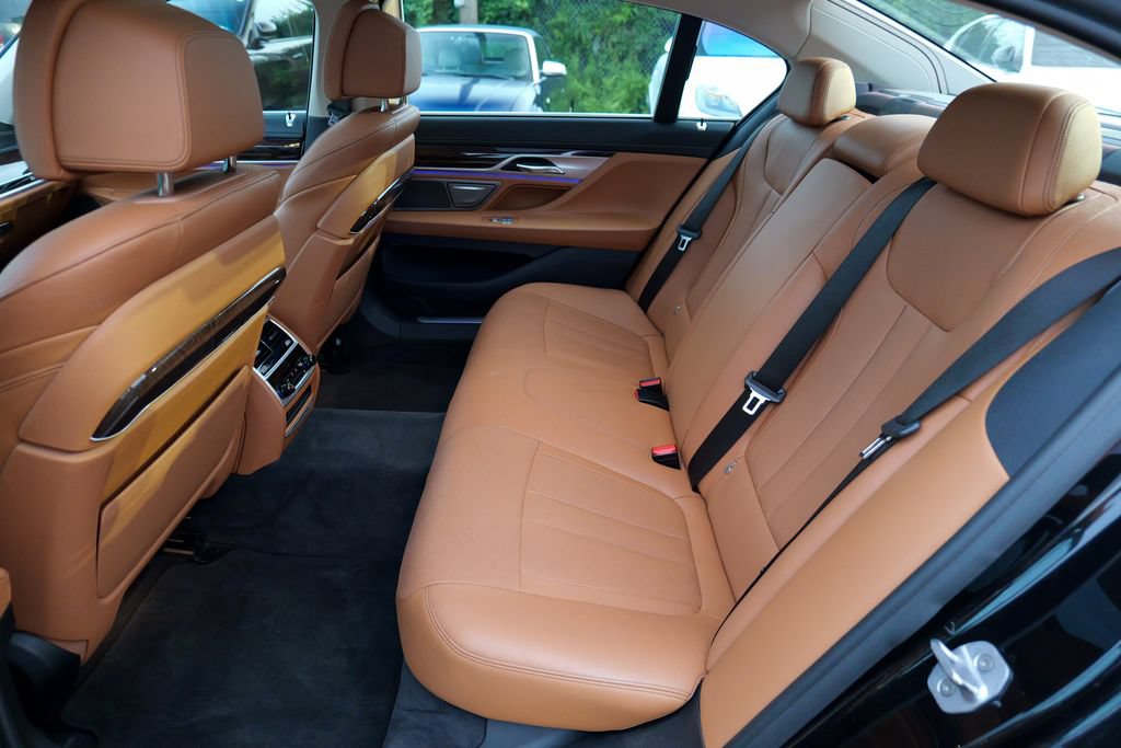 Used 2018 BMW 740i xDrive AWD/4WD image 27