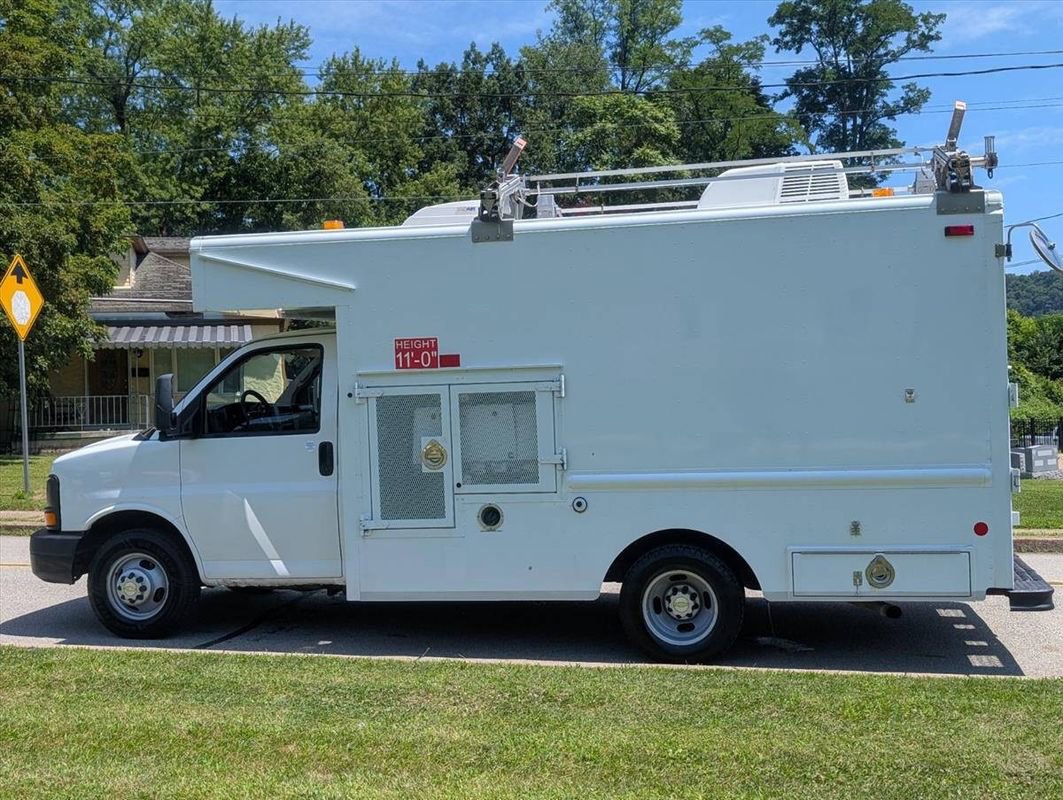 Used 2008 Chevrolet Express 3500 image 9