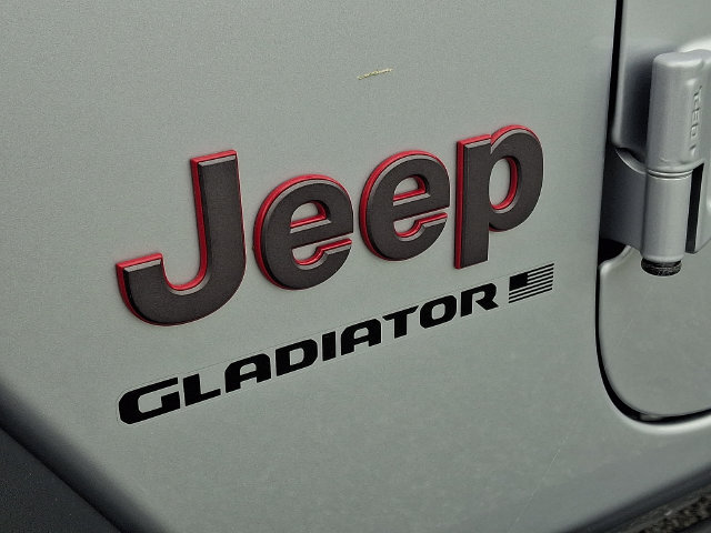 Used 2024 Jeep Gladiator Rubicon w/ Technology Group AWD/4WD image 30