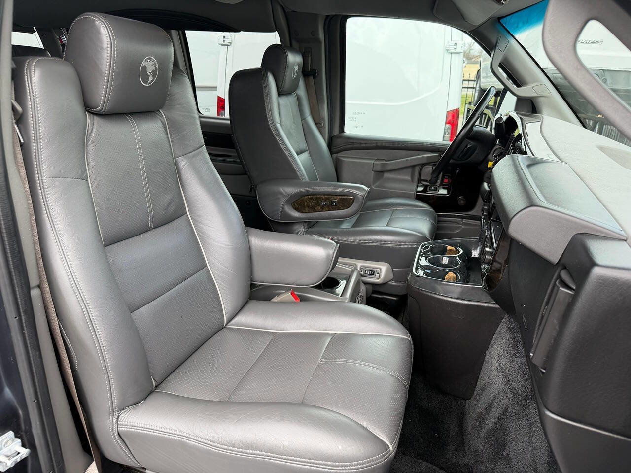 Used 2017 Chevrolet Express 2500 image 9