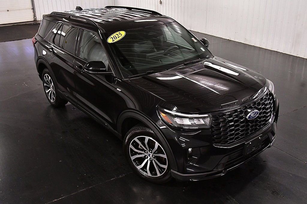 Used 2025 Ford Explorer ST-Line image 11
