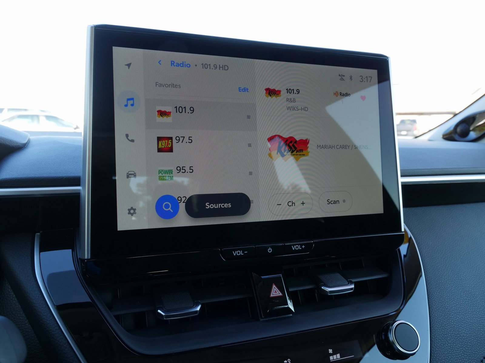 Used 2025 Toyota Corolla XLE image 28